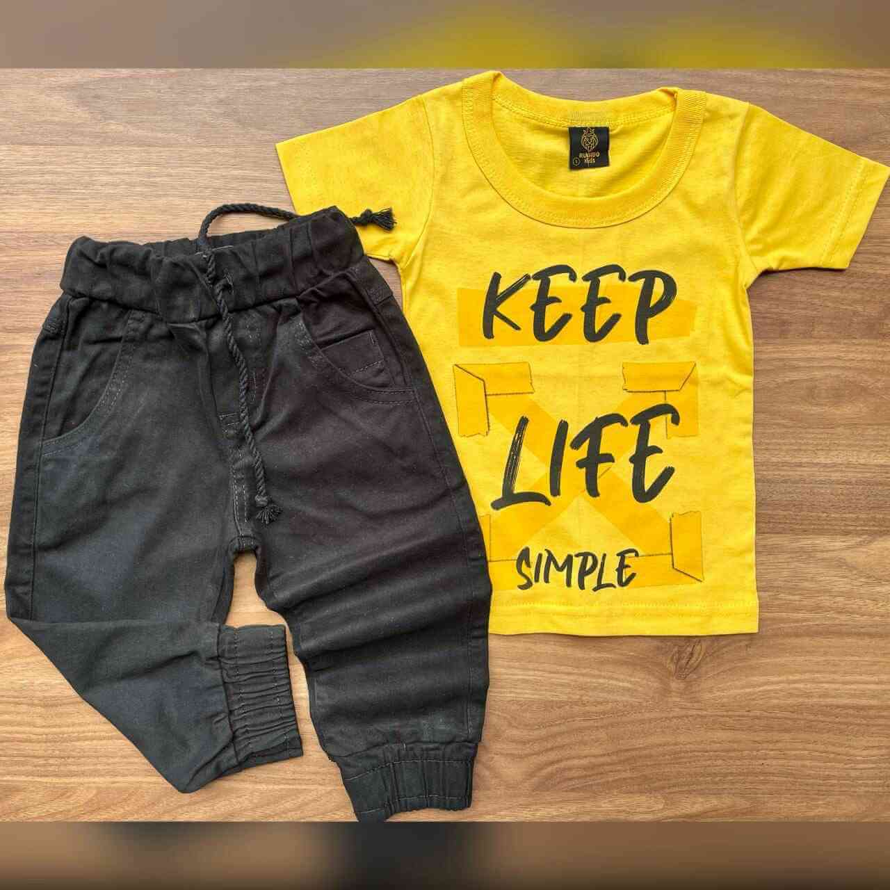 Camiseta Amarela Keep Life com Calça Infantil