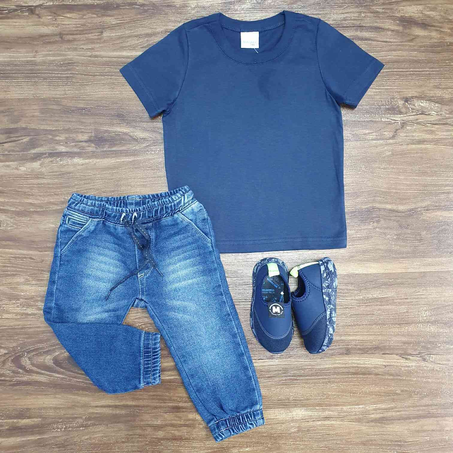 Camiseta Azul Marinho com Calça Jogger Infantil