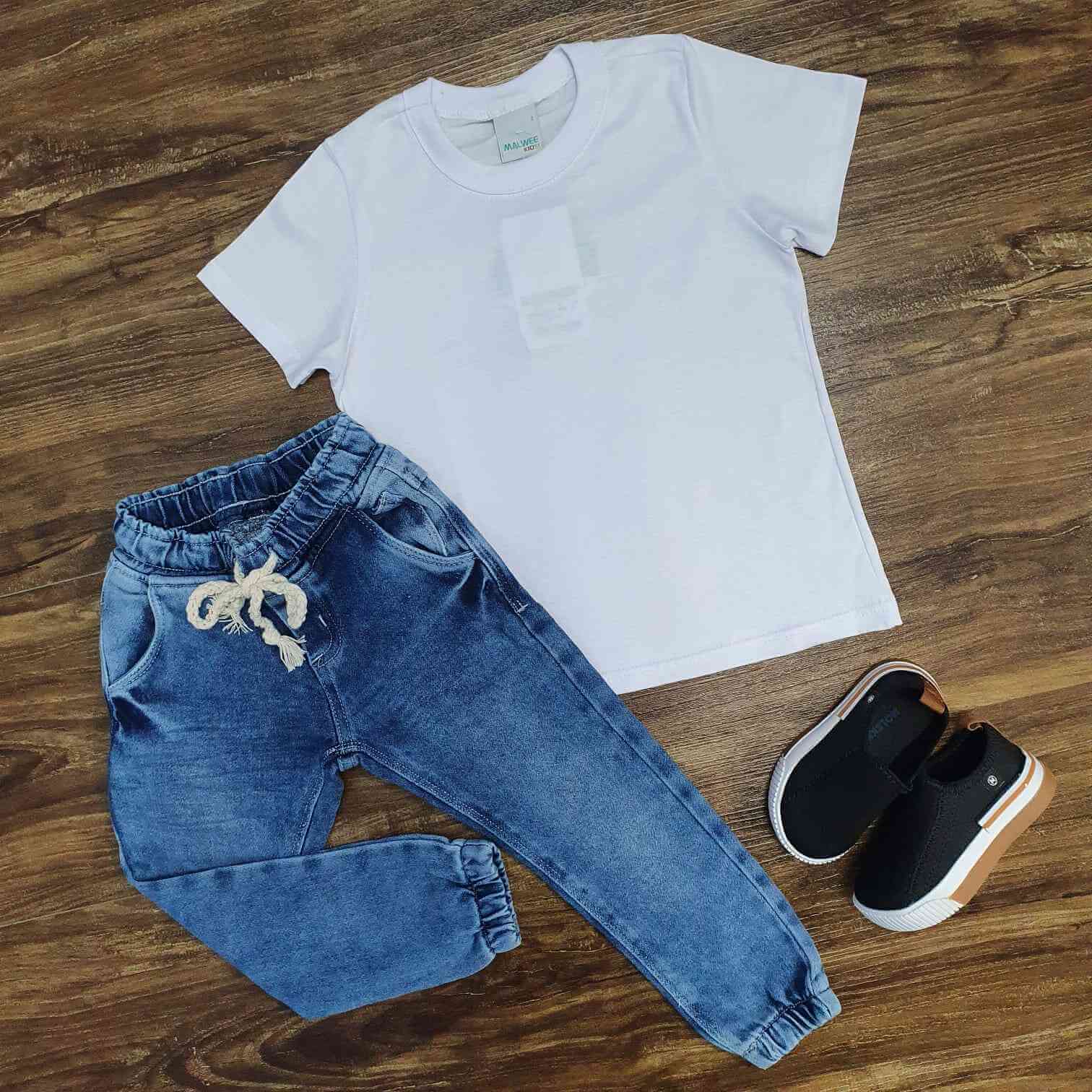Camiseta Branca Básica com Calça Jogger Infantil