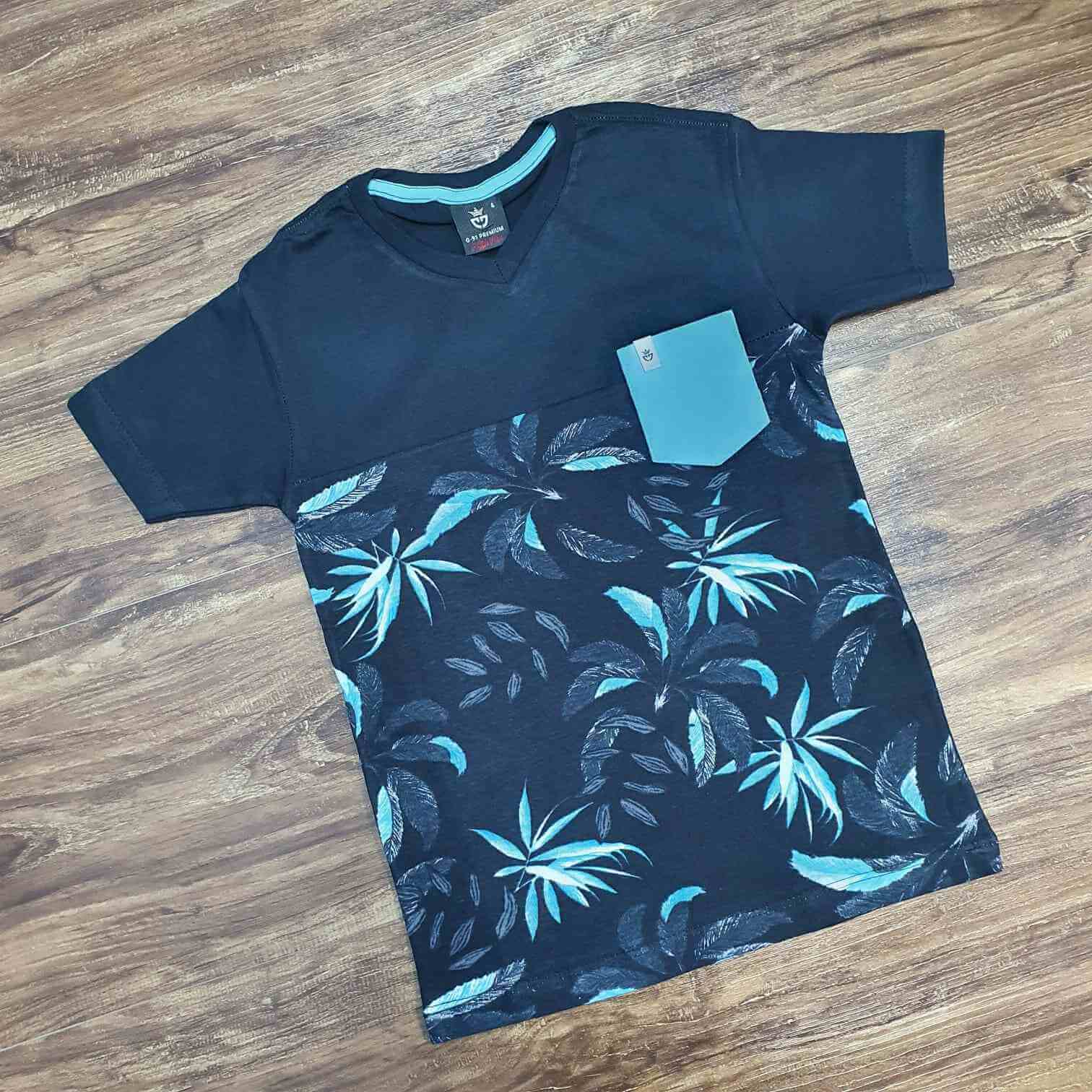 Camiseta Preta Floral com Bolso Infantil