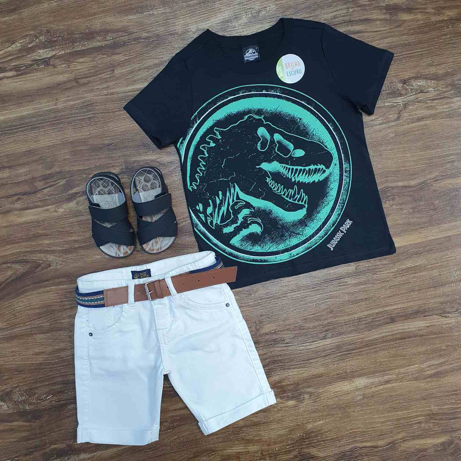 Camiseta Preta Jurassic com Bermuda Branca Infantil