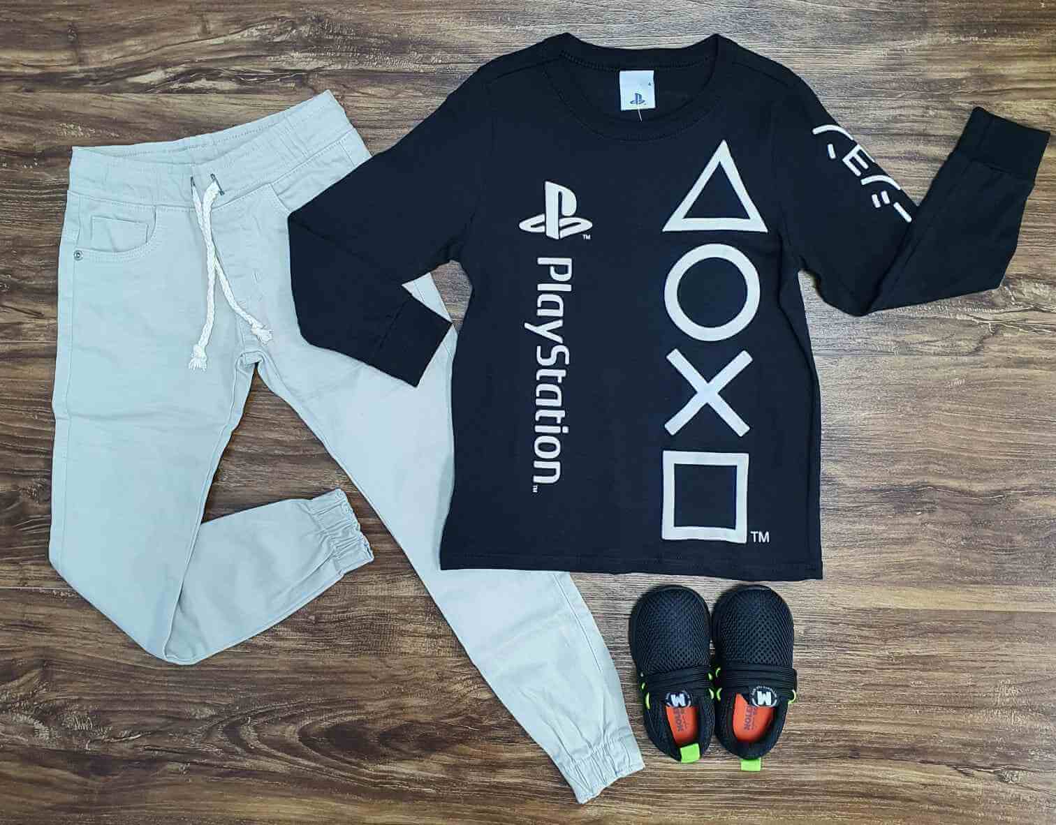 Camiseta Preta Playstation com Calça Jogger Infantil