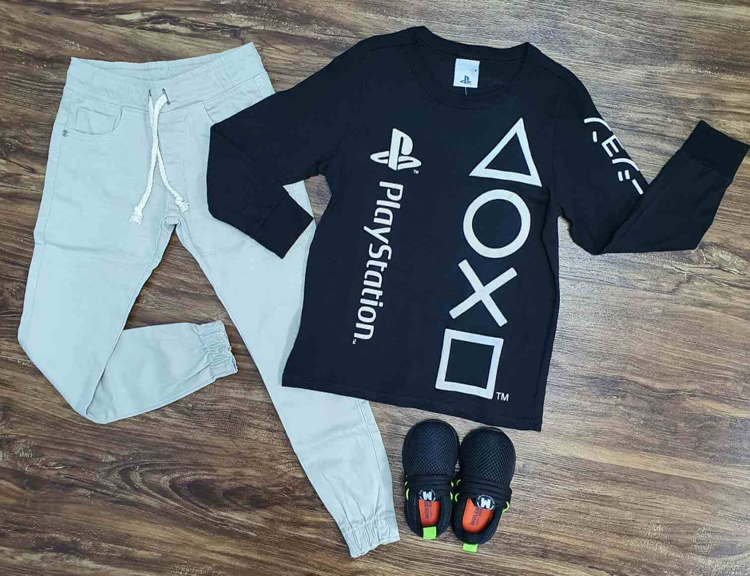 Camiseta Preta Playstation com Calça Jogger Infantil