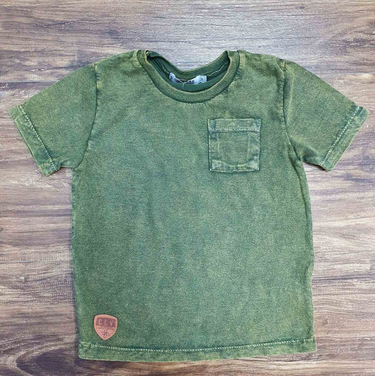 Camiseta Verde com Bolso e Bermuda Azul Infantil