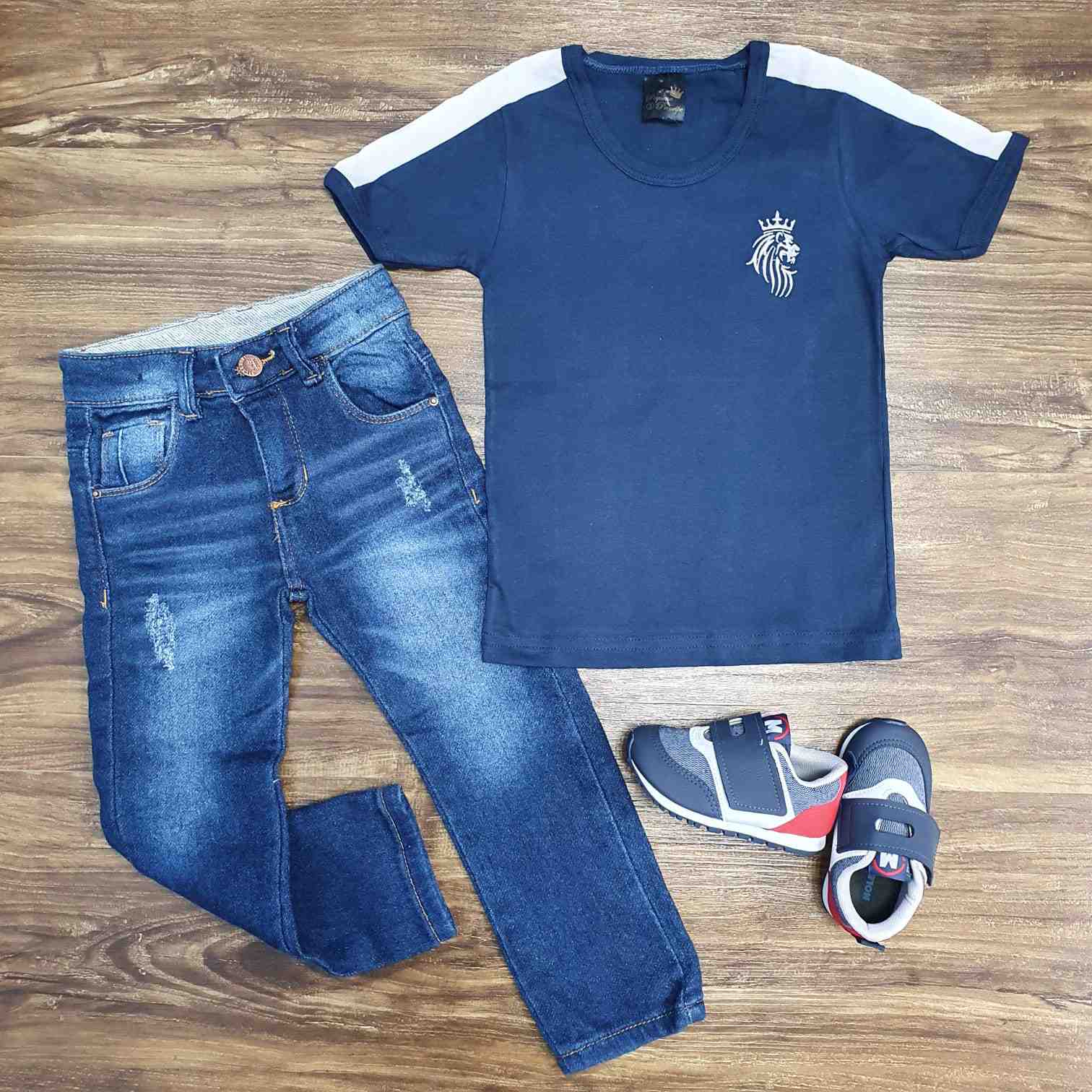 Conjunto Infantil Camiseta Azul Marinho com Calça Jeans