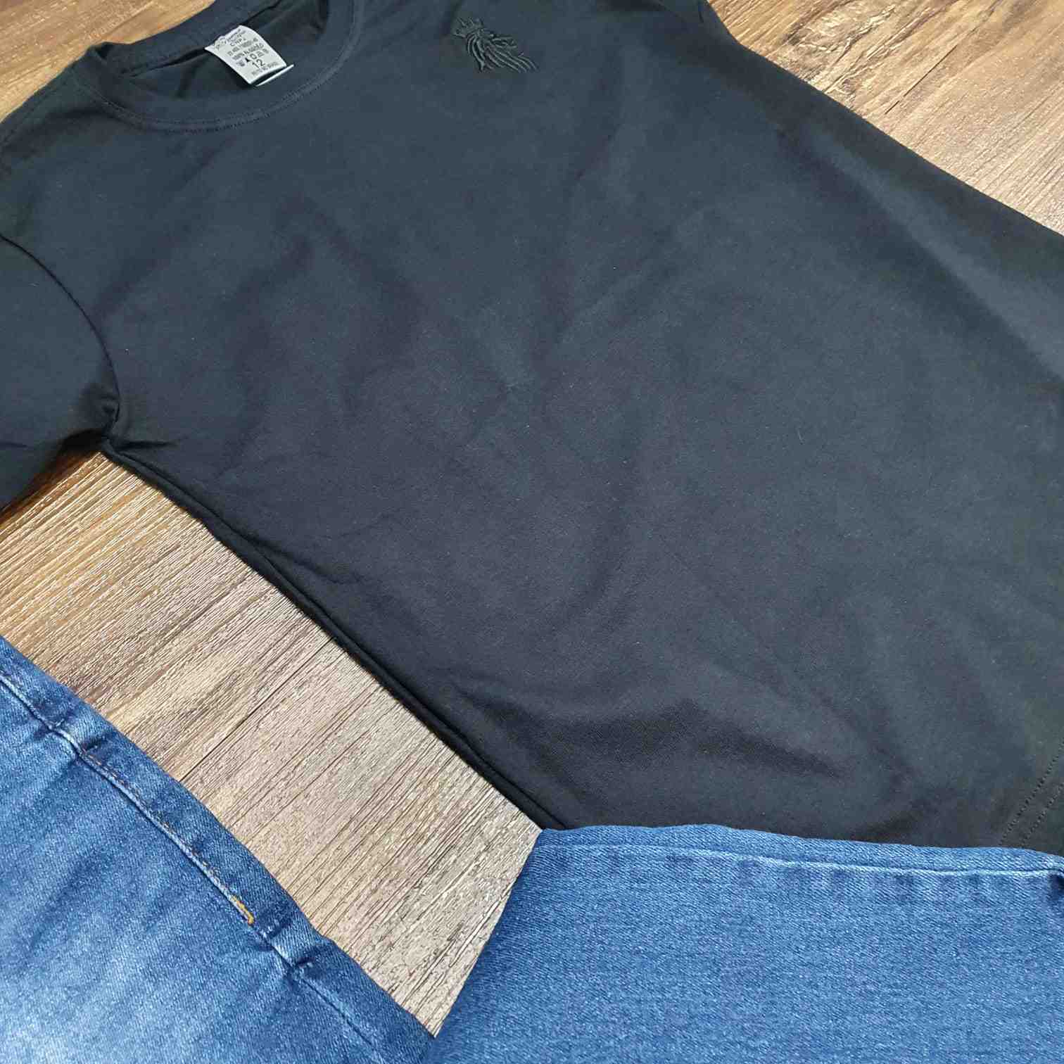 Conjunto Infantil Camiseta Preta com Calça Jeans