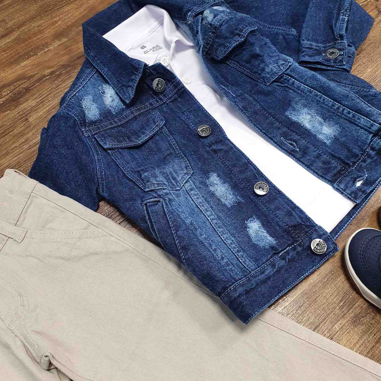Conjunto Infantil Jaqueta Jeans Escura com Polo e Calça