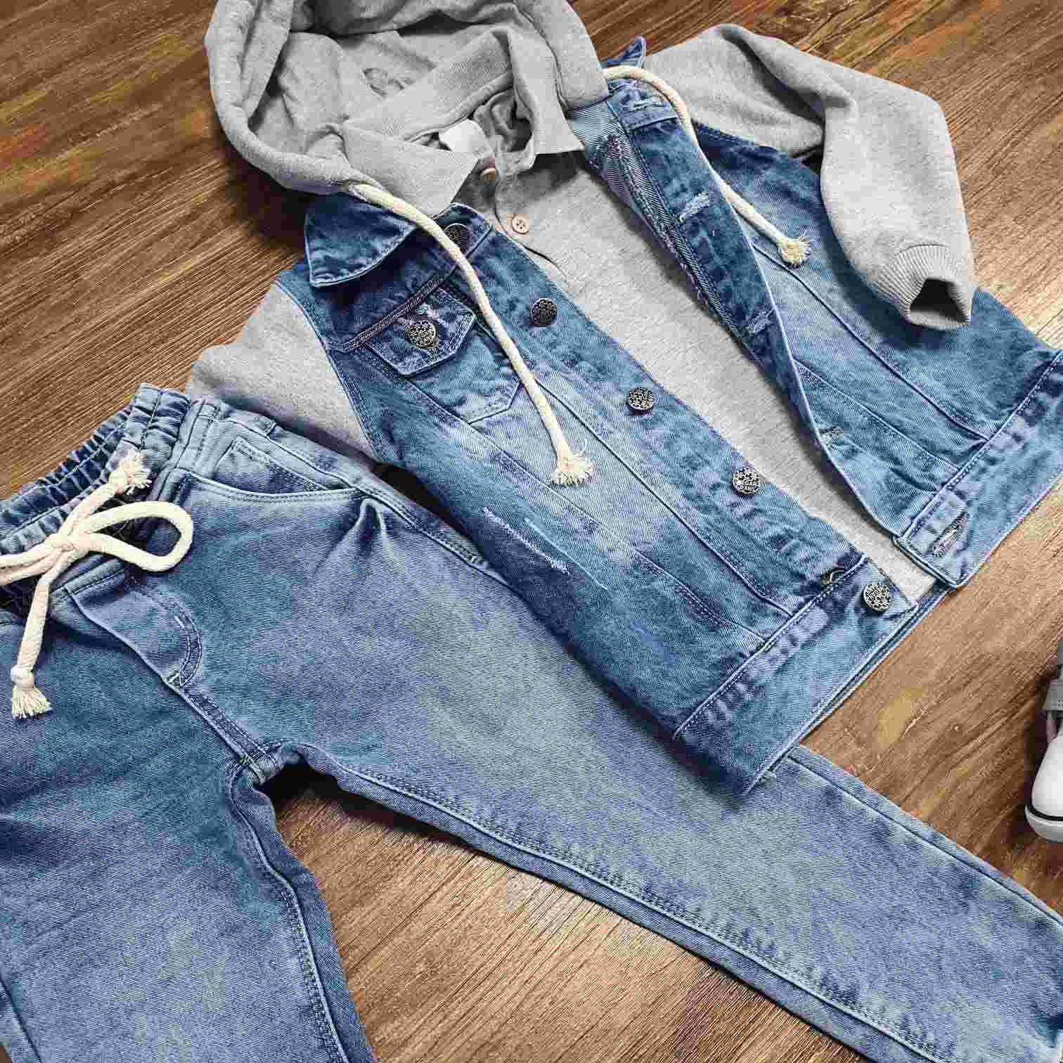 Conjunto jaqueta Jeans Infantil com Calça Jeans