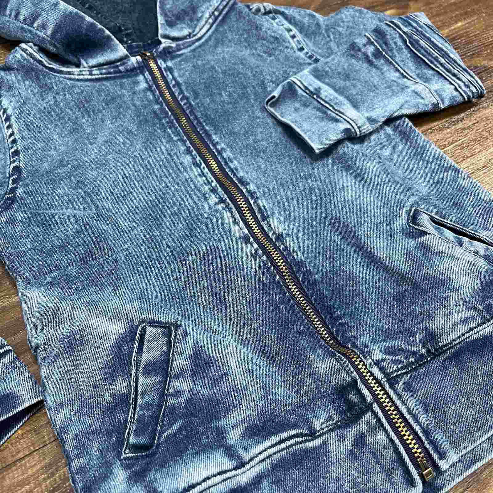 Jaqueta Jeans com Capuz Camiseta e Calça Preta Infantil