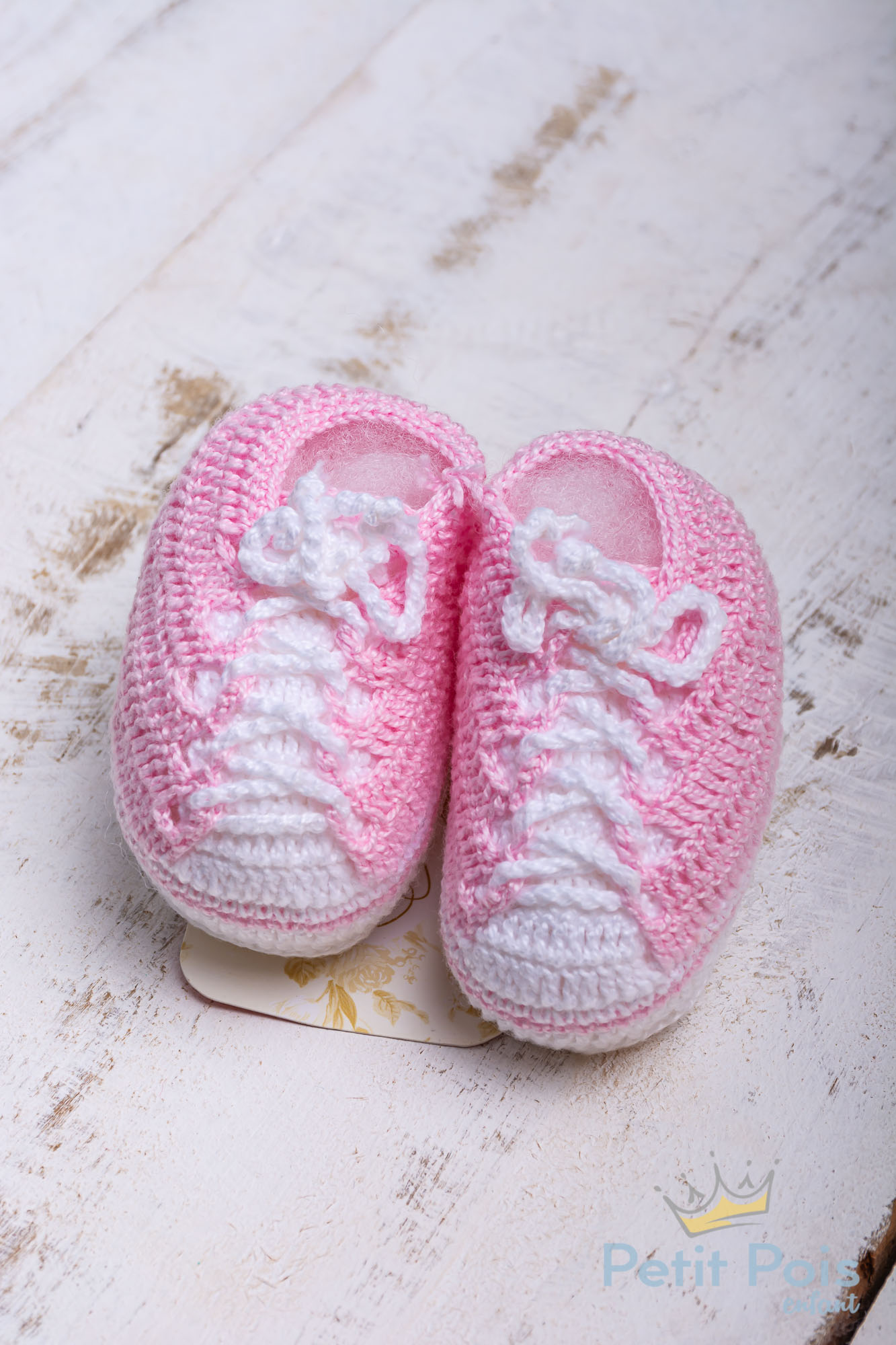Sapatinho bebê tênis em tricot - Rosa bebê e branco