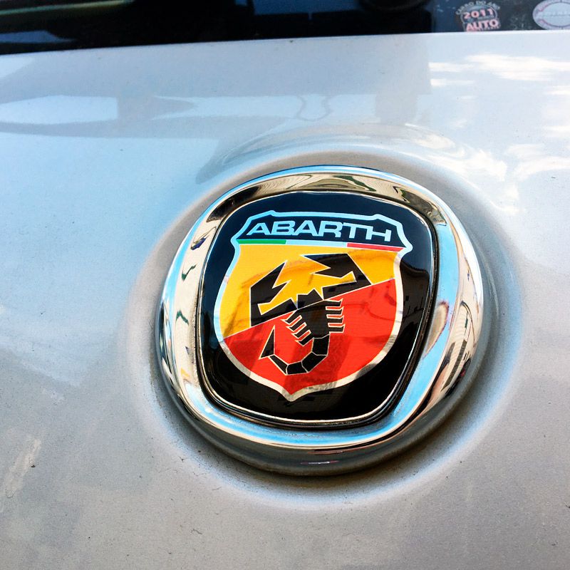 Kit 2 Adesivos Emblema Fiat Abarth Novo Palio 2012 Até 2017