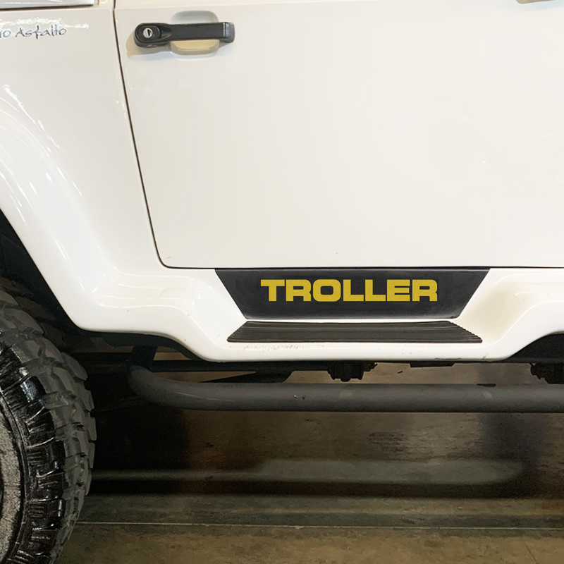 Soleira Externa Troller T4 /2014 Adesivo Preto Logo Amarelo