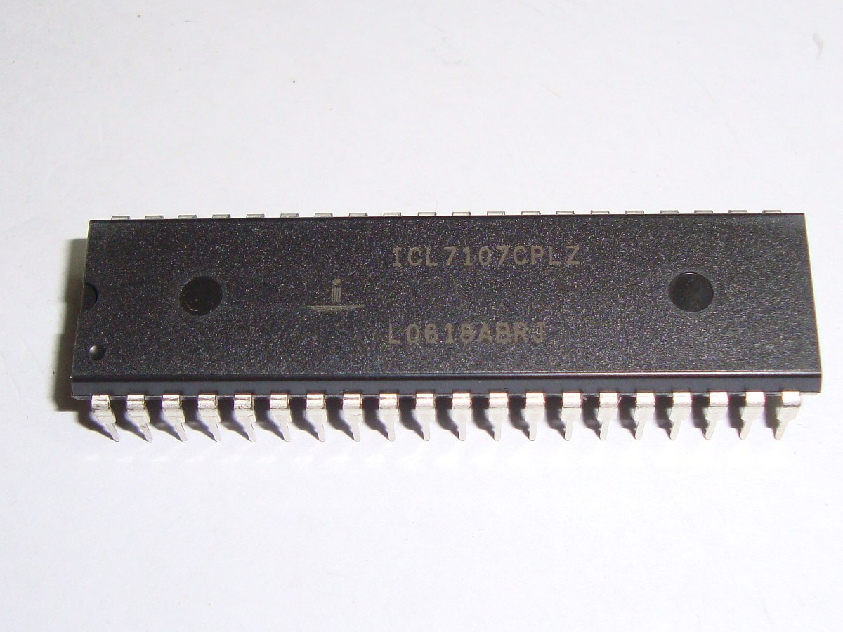 Circuito Integrado ICL7107CPLZ DIP-40 - Intel
