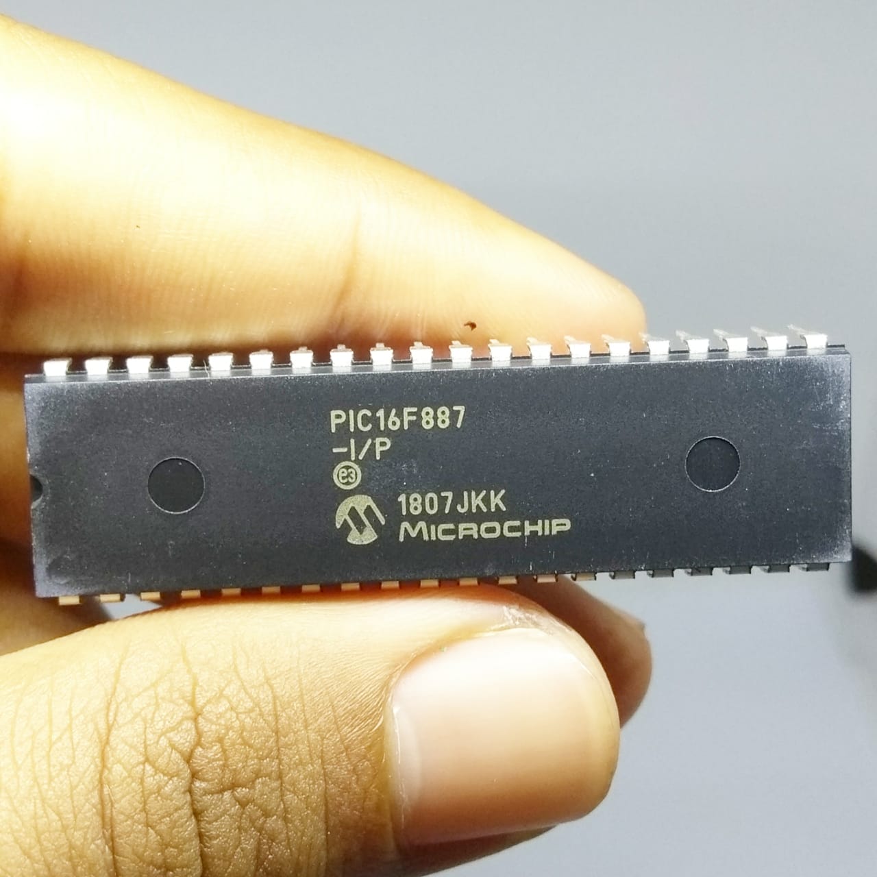 Circuito Integrado PIC16F887-I/P DIP-40 (PTH)