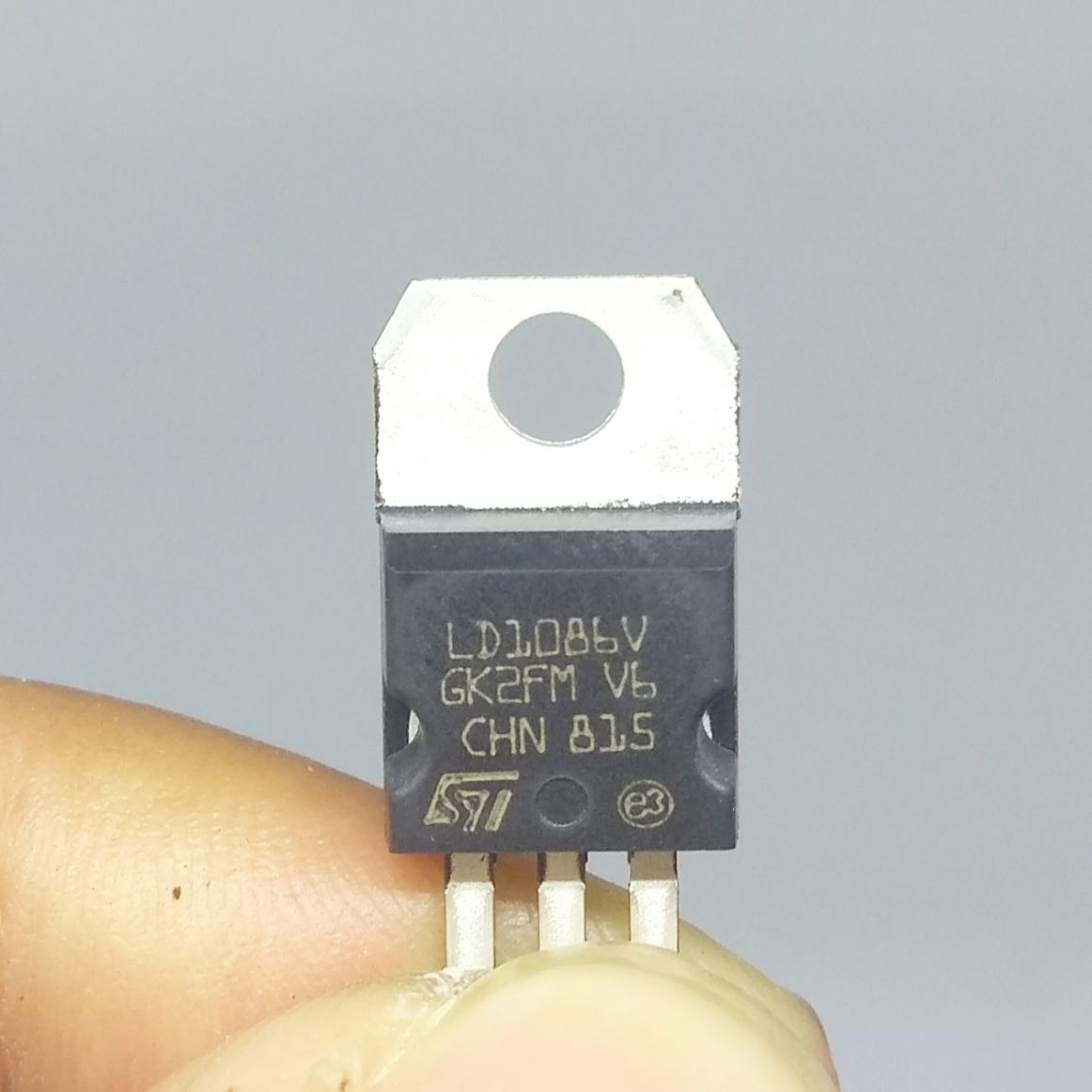 Transistor LD1086V 30v 1.5a TO-220 - St