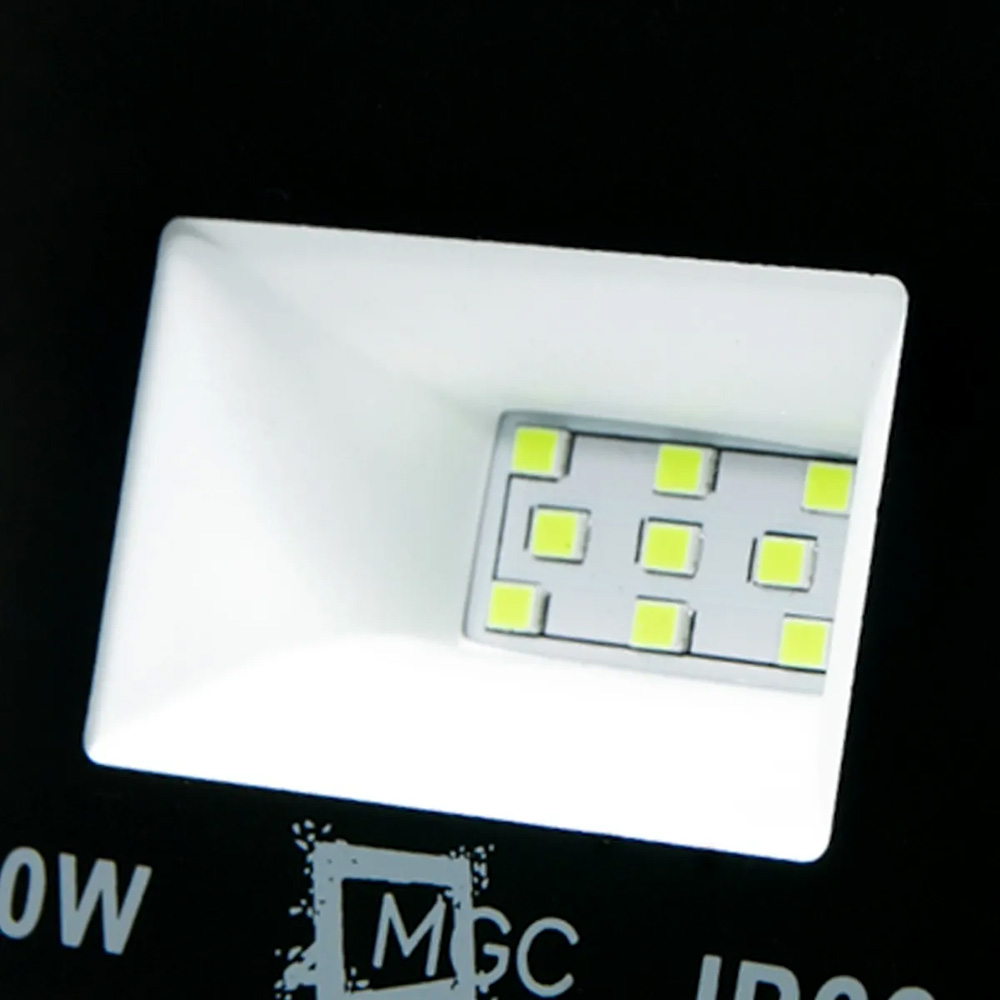 Refletor Led Holofote 10w Slim Branco Frio Bivolt Resistente a Água Ip66