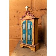 Oratório pequeno em madeira com portas azuis