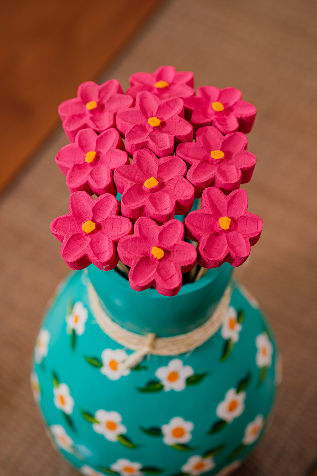 Kit Vaso Decorativo Tiffany em Cabaça com Flores em Madeira Rosa