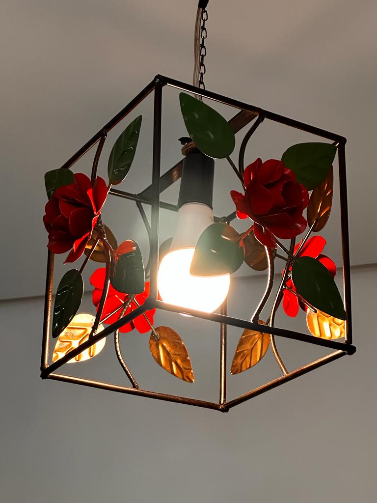 Luminária de Teto Quadrada em Ferro com Rosas - Vermelhas