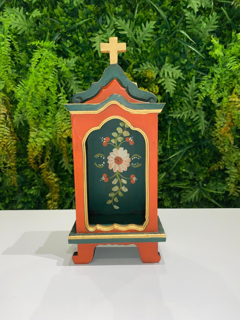 Oratório em Madeira Vermelho com Fundo Verde - 30 x 13 x 7,5 cm