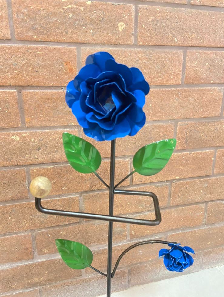 Porta Papel Higiênico em Ferro com Flores Azul- 67 x 22 cm