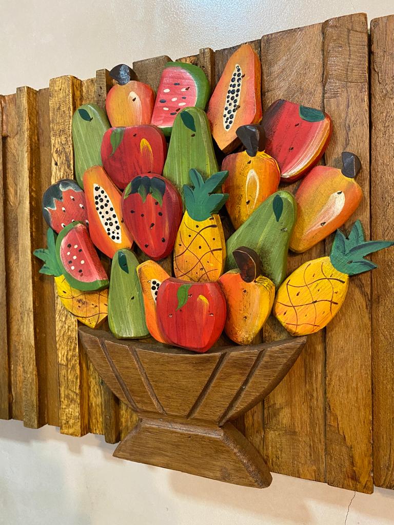 Quadro de Madeira com Misto de Frutas - 50 x 30 cm