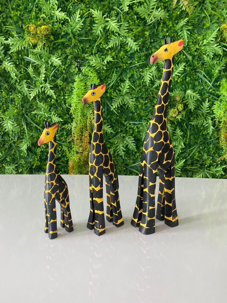 Trio de Girafas em Madeira