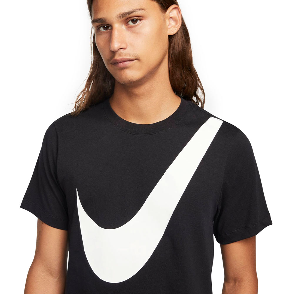 Camiseta Nike Sportswear Swoosh Preta  - Sportime