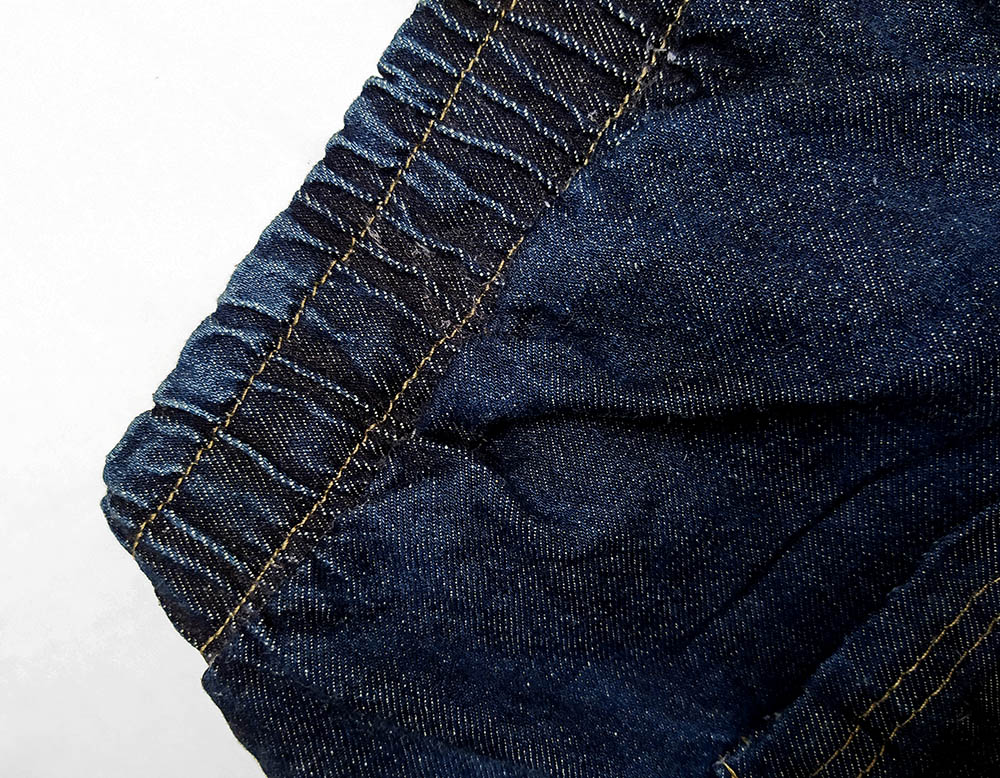 Short Jeans Curto com Elástico na Cintura e Bolsos