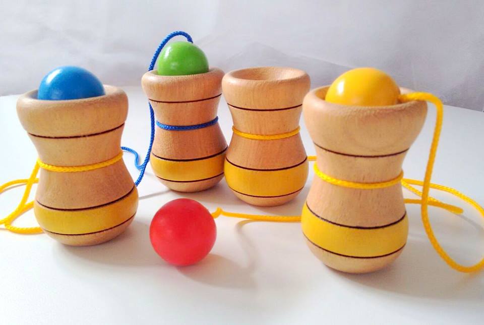 Brinquedo Tradicional de Madeira Bilboquê Copinho Cores Sortidas