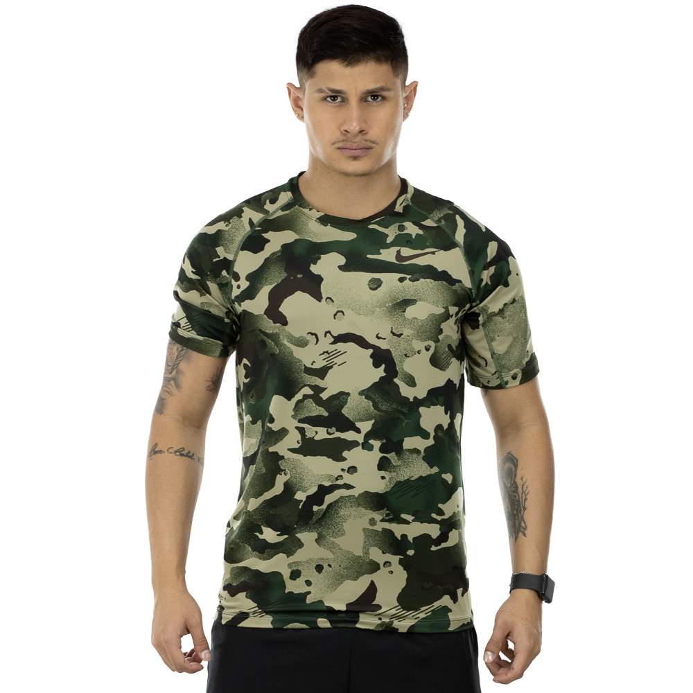 Camiseta Nike Slim Camuflada Verde Militar - Masculina