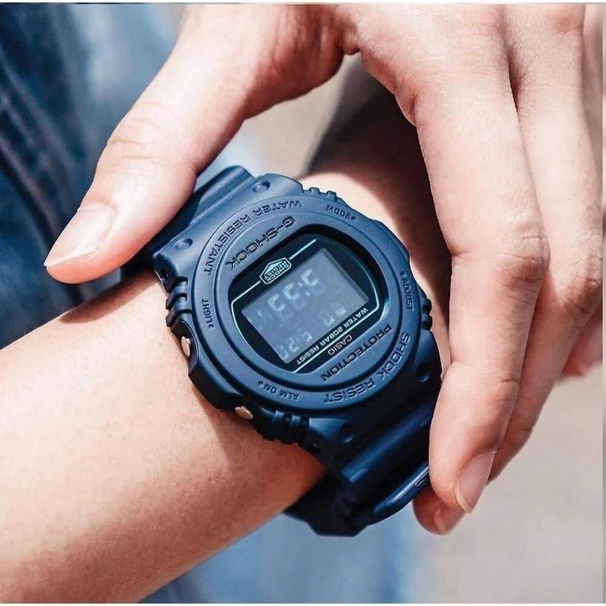 Relógio Casio G-Shock Masculino Digital Azul DW-5700BBM-2DR