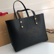 BOLSA BURBERRY EMBOSSED CREST LEATHER TOTE 13134