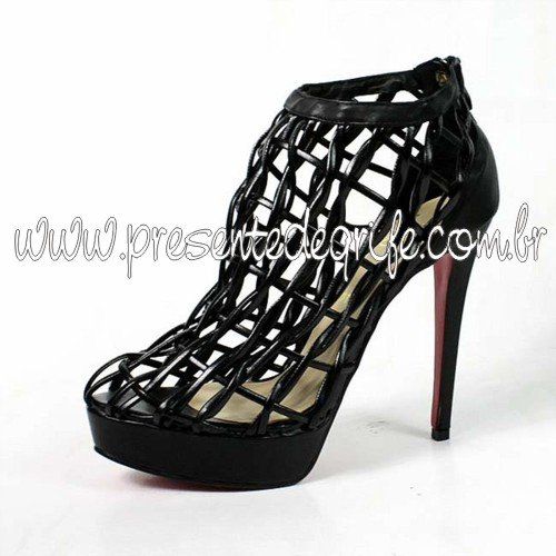 SAPATO CHRISTIAN LOUBOUTIN COUSSIN CAGED ANKLE BOOTS
